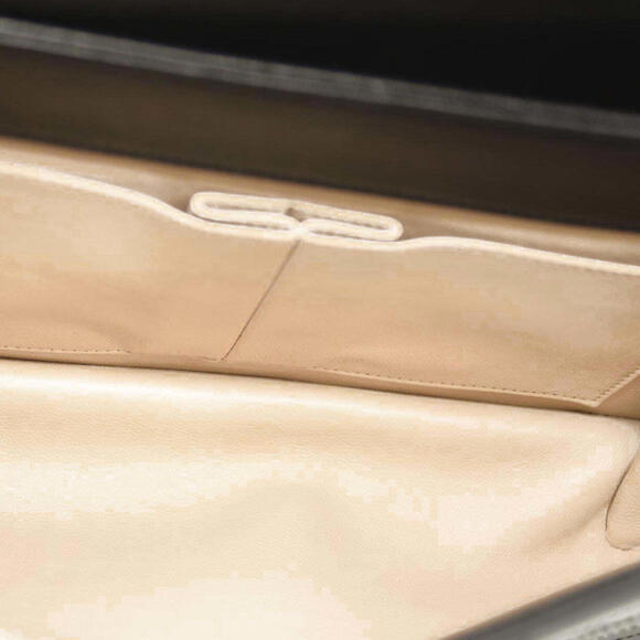 CHANEL Lambskin Stitched Coco Luxe Medium Flap Black - Picture 16 of 16